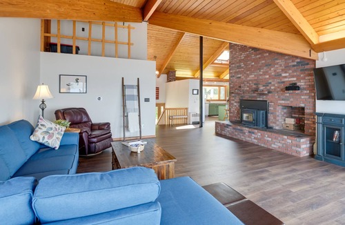 Sidney House | Waterfront Sidney Getaway w/Private Dock!