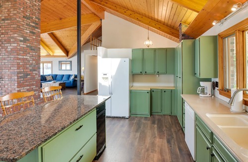 Sidney House | Waterfront Sidney Getaway w/Private Dock!