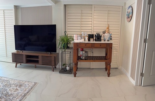 Bay Isle Condo | Waterfront Siesta key entire King suite