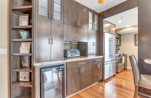 Downtown Seattle Condo | Waterfront Skyline Condo - Gym, Pool, Free Parking