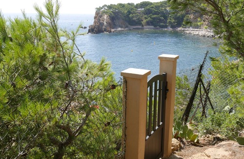 Ensues-la-Redonne Villa | Waterfront, sleeps 8, direct access to the sea in 1 min.