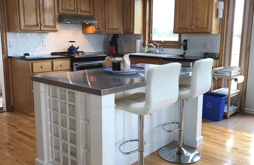 Vernon Bridge House | Waterfront, sleeps 12, Tesla Charger, 20 minutes from Charlottetown