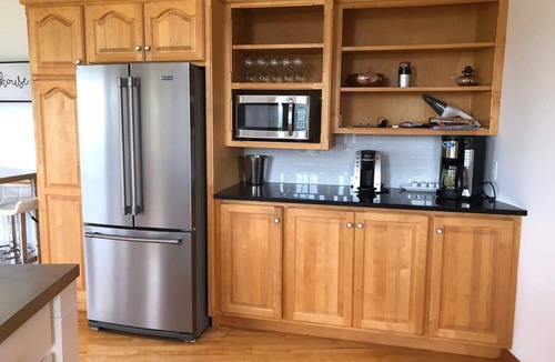 Vernon Bridge House | Waterfront, sleeps 12, Tesla Charger, 20 minutes from Charlottetown