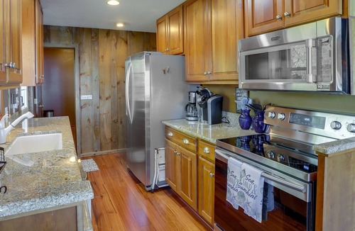 Glenn Haven Shores Cottage | Waterfront South Haven Home w/Beach Access!