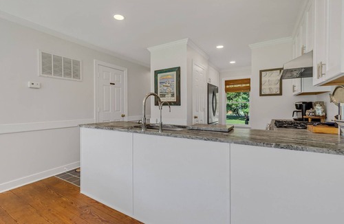 Mathews Cottage | WATERFRONT Southern Living Upscale Cottage close to Main St! Time to RELAX!