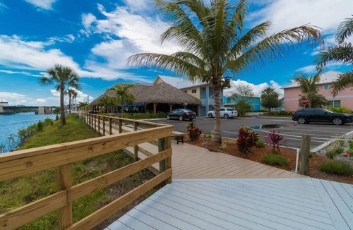 Merritt Island Condo | Waterfront Stateroom Elite