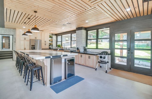 Grove House | Waterfront ‘StoneHaven at Reed Point’ w/Swim Spa!
