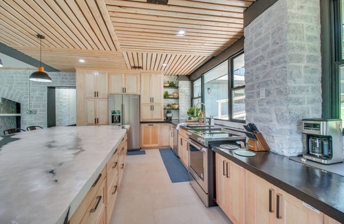 Grove House | Waterfront ‘StoneHaven at Reed Point’ w/Swim Spa!