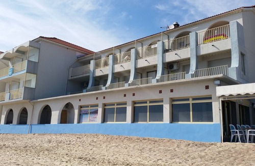 Cavaliere Beach Apartment | Waterfront studio on CAVALIERE beach