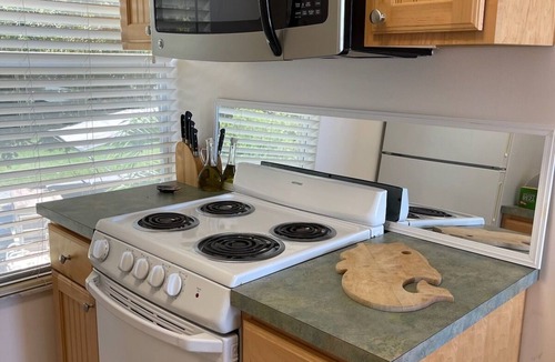 Roseland Apartment | Waterfront Studio with pool and boat dock