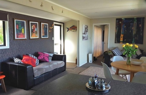 Thames House | Waterfront, Stunning Sunsets and Great Location.