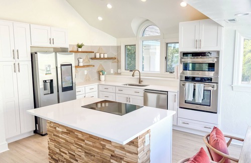 Monteray Shores House | Waterfront, Stunning Views + Pool + Kayaks! Pet friendly!