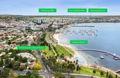 Geelong Apartment | Waterfront Sub-Penthouse with Beach View