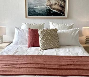 Geelong Apartment | Waterfront Sub-Penthouse with Beach View