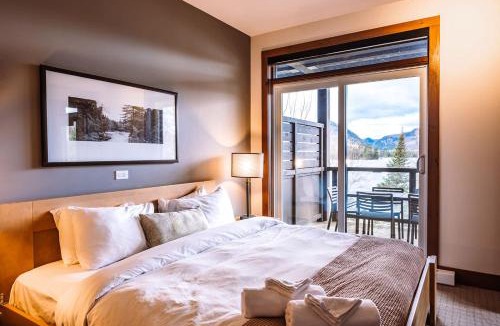 Lac Superieur Village House | Waterfront Suite & Lake Resort