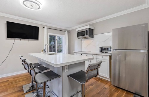 Severn Cottage | Waterfront Suite | Marina Views | Sauna | 1 BR