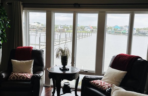 Port Arthur Condo | Waterfront Sunny Vibes Condo