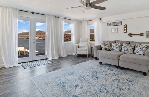 Sunrise Beach House | Waterfront Sunrise Beach Lake House!