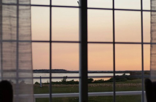 Darnley Cottage | Waterfront Sunset Cove Cottage!