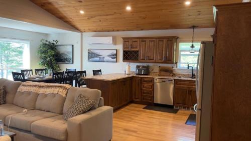 Goobies House | Waterfront Sunset Cove