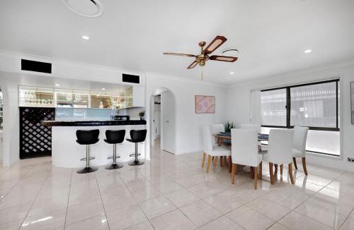 Newport House | Waterfront Sunset Pontoon Fish & Crab Ready