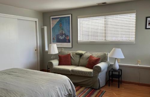 Adelma Beach House | Waterfront, Sunsets and Mountains