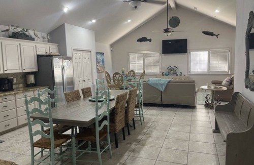Port Lavaca House | WATERFRONT! Super Spacious - Lighted Private Pier - Family Memories Made Here!