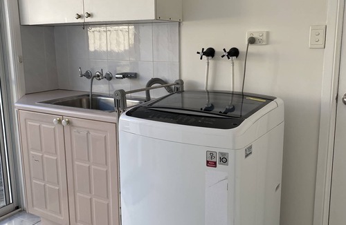 Burleigh Waters House | Waterfront Surprise! Lakeside fun, 5 mins from the beach