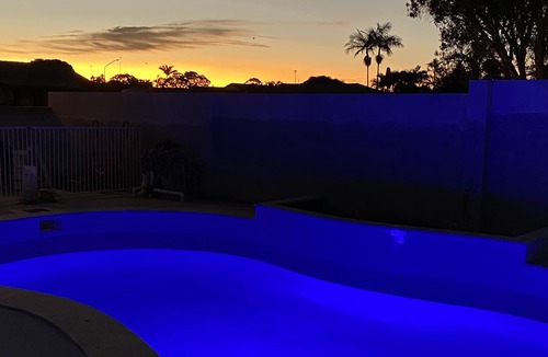 Burleigh Waters House | Waterfront Surprise! Lakeside fun, 5 mins from the beach