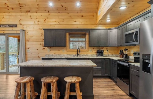 Rocky Grove House | Waterfront Swimming Hole & Fishing |Games &Hot tub