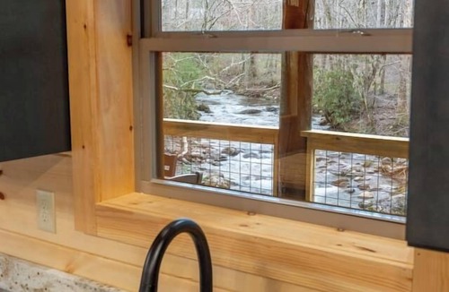 Rocky Grove House | Waterfront Swimming Hole & Fishing |Games &Hot tub