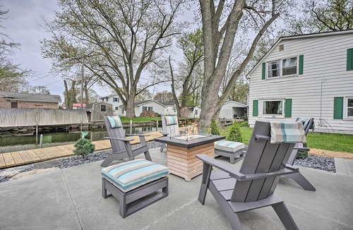 Syracuse Cottage | Waterfront Syracuse Home w/Patio & Fire Pit!