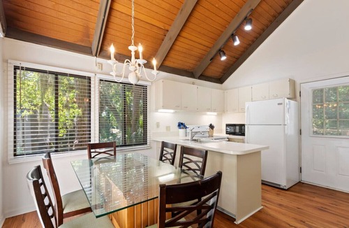 Night Heron Villa | Waterfront Treehouse, 5 Mins to Beach, Sleeps 8!