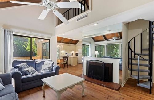 Night Heron Villa | Waterfront Treehouse, 5 Mins to Beach, Sleeps 8!