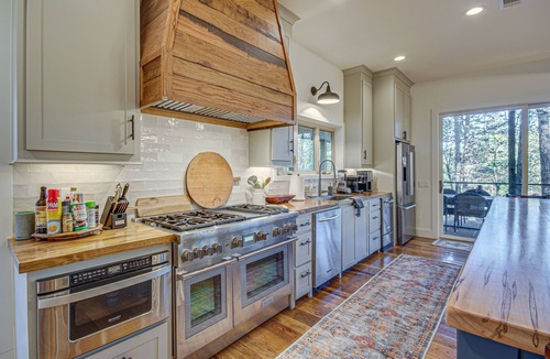 Tougaloo House | Waterfront Terry Home w/3 Decks & Hot Tub!