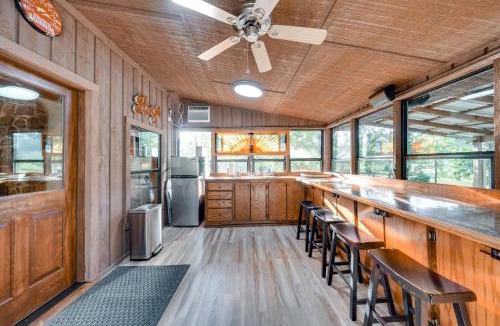 Texarkana House | Waterfront Texarkana Cabin Tranquil Acreage