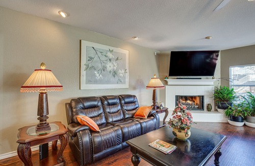 Leisure Land House | Waterfront Texas Escape w/ Luxury Hot Tub!