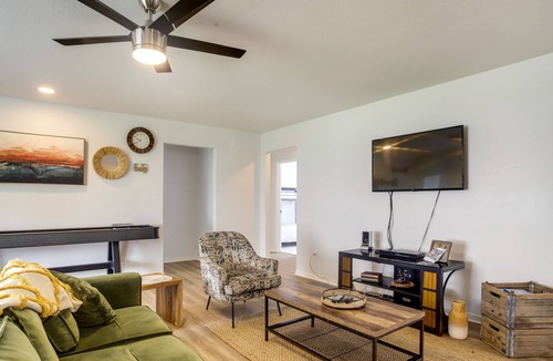 Rosenberg House | Waterfront Texas Vacation Rental - Private Hot Tub
