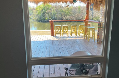 River Park House | Waterfront Tiki Oasis - Dock & Ocean Access