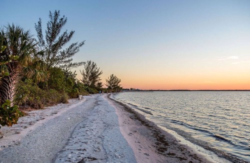 Ruskin House | Waterfront Town Home w/Private Beach Access - Near Dining, Golf, & Marina