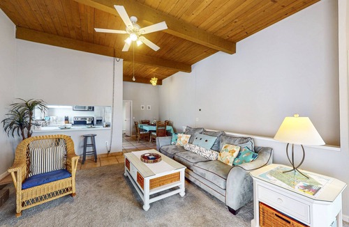 Ocean Pines Condo | Waterfront townhome on the golf course with private deck, & paid-access pools