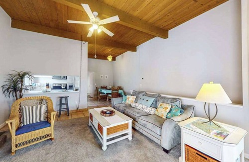 Ocean Pines Condo | Waterfront townhome on the golf course with private deck, & paid-access pools
