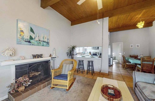 Ocean Pines Condo | Waterfront townhome on the golf course with private deck, & paid-access pools