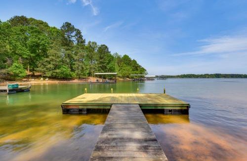 Townville House | Waterfront Townville Home: Hot Tub & Lake Access!