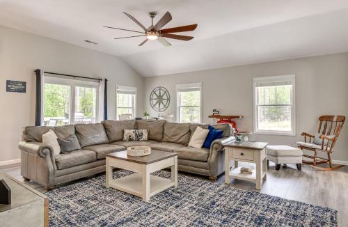 Townville House | Waterfront Townville Home: Hot Tub & Lake Access!