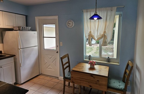 East Fort Lauderdale Apartment | Waterfront Cottage, pool, walking to the Beach and Lauderdale by the Sea Center