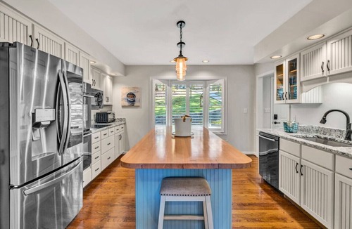 North Shore House | Waterfront: Ideal Dock for Boats, Swimming +Arcade