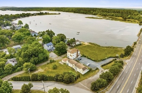 Weweantic House | Waterfront