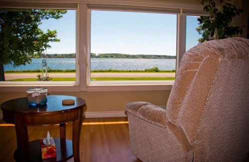 Anne's Land House | Waterfront Vacation Home-Laundry inside、Air Conditioner-Perfect location！