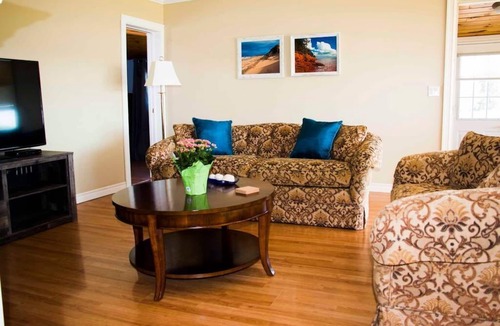 Anne's Land House | Waterfront Vacation Home-Laundry inside、Air Conditioner-Perfect location！